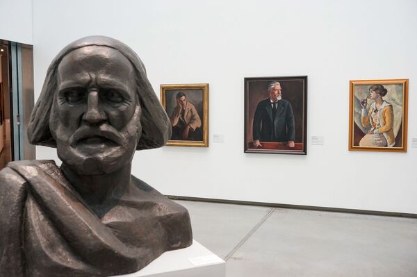 От Райниса до Пугачевой: выставка Портрет в Латвии как отражение эпохи - Sputnik Латвия