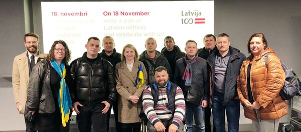 Украинские военные прибыли на реабилитацию в Латвию - Sputnik Латвия