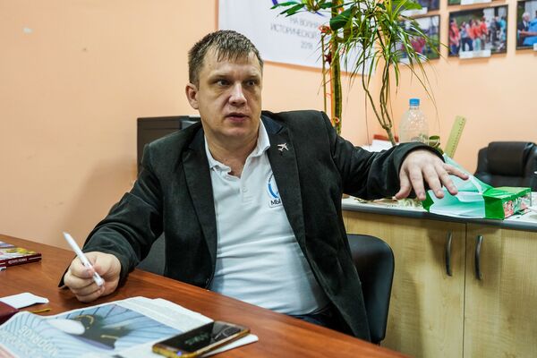 Латвийцы не стесняются просить помощи: Лига молодежи - между Россией и Латвией - Sputnik Латвия